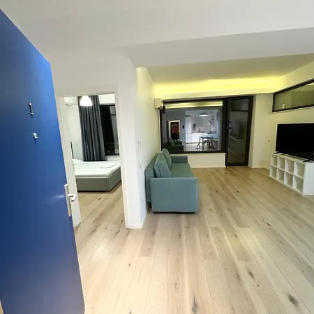 Warm 3* בוקרשט